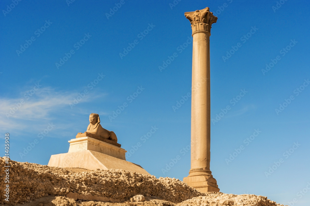 Fototapeta premium Pompey's Pillar in center of Alexandria city, Egypt