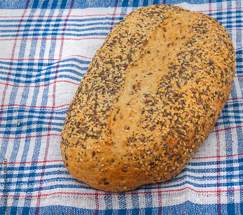 Φωτογραφία Wheat bread with poppy seeds, caraway seeds, and sesame seeds