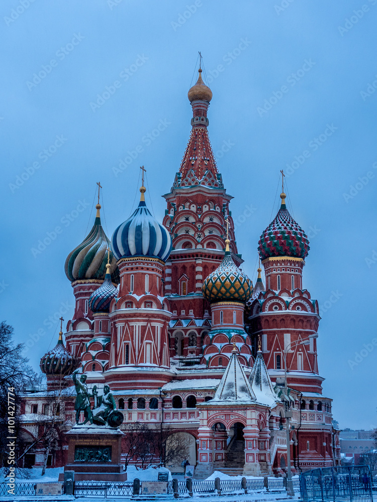 Fototapeta premium Cathedral of St. Basil covered in snow at dawn -2