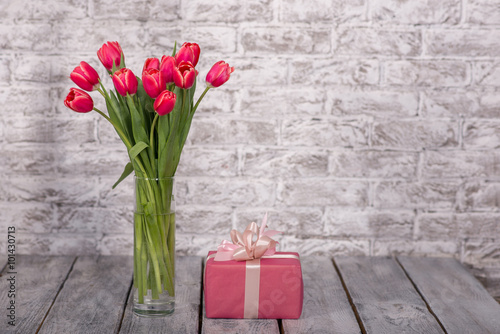 Fototapeta Naklejka Na Ścianę i Meble -  flowers, gift, tulips, background