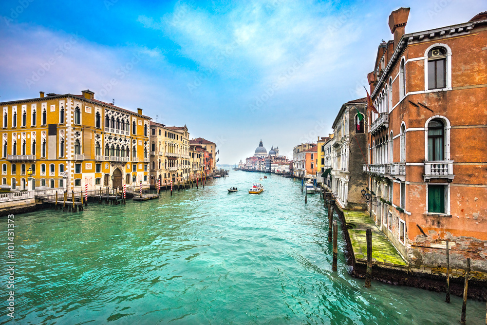 Fototapeta premium Grand Canal and Basilica Santa Maria della Salute, Venice, Italy