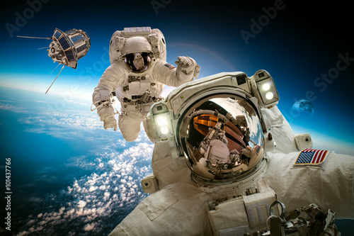 Fototapeta Naklejka Na Ścianę i Meble -  Astronaut in outer space