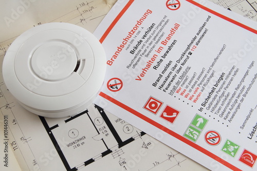 Rauchmelder mit Bauplan photo