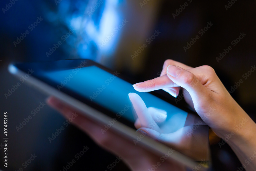 man holding digital tablet, closeup - obrazy, fototapety, plakaty 