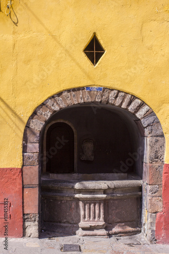 Pozo de agua en San Miguel de Allende Guanajuato © azaragoza