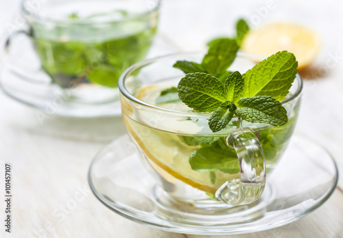 cups of tea with fresh mint and lemon