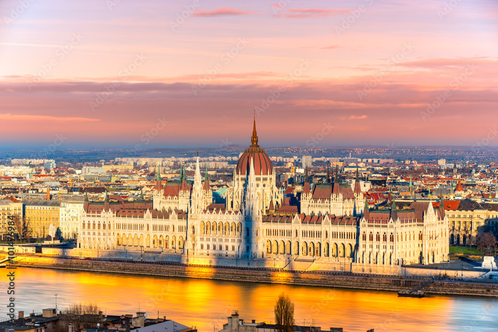 Fototapeta premium Budapest parliament at sunset, Hungary