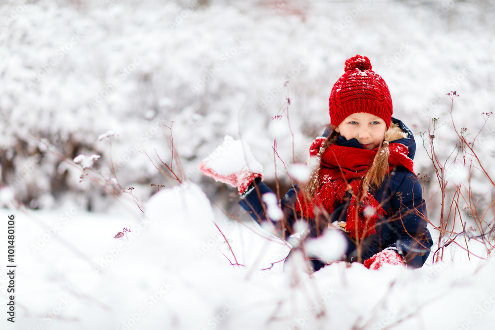 Fototapeta premium Little girl outdoors on winter
