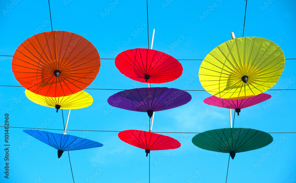 Obraz premium Colorful umbrella hanging on the sky.