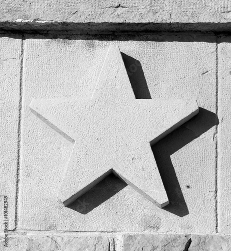 big five pointed star carved in stone