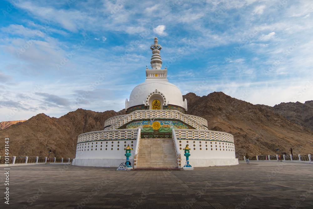 Φωτογραφία This photograph of famous Shanti Stupa was taken during my journey to Leh at the beginning of last winter