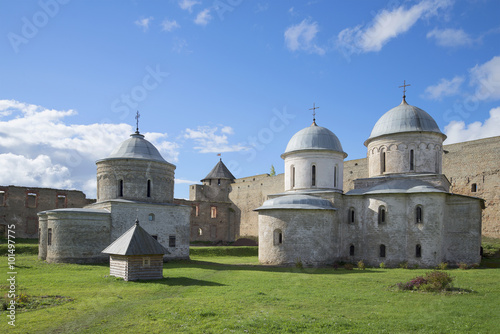 Два средневековых храма в Ивангородской крепости