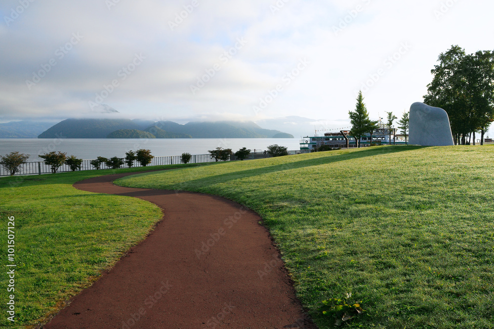 Obraz premium 公園の遊歩道