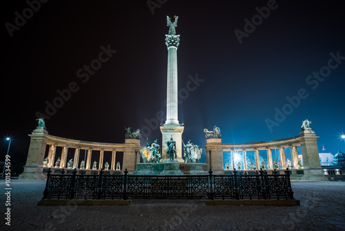Heroes square Budapest © oliverhuitson