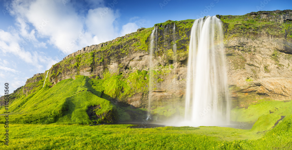 Obraz premium waterfall in Iceland with sun light in Iceland