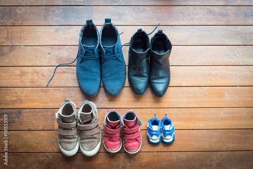 Photo Stock Chaussure Bebe Enfants Papa Maman Adobe Stock