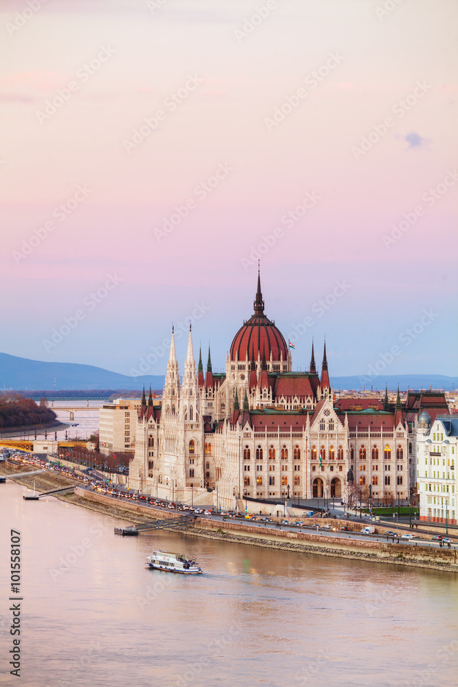 Fototapeta premium Parliament building in Budapest, Hungary