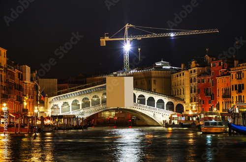 Obraz na płótnie Rialto bridge (Ponte di Rialto) in Venice w salonie