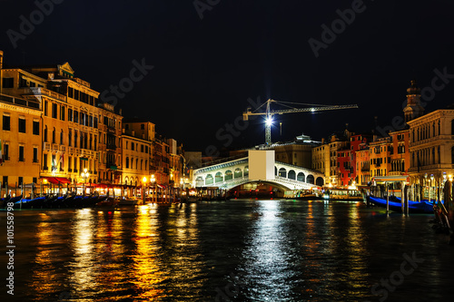 Obraz na płótnie Rialto bridge (Ponte di Rialto) in Venice w salonie