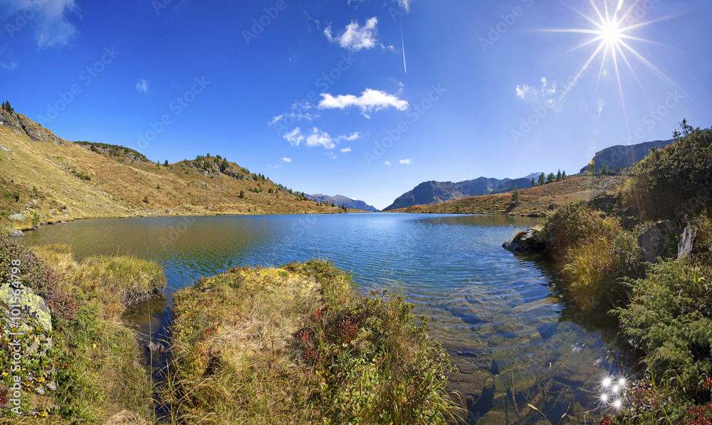 Naklejka premium Doppelter Sonnenschein im Tiefenbachsee