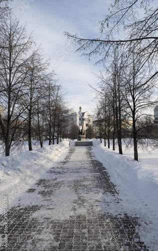 winter pavement to Romanov family sculpure