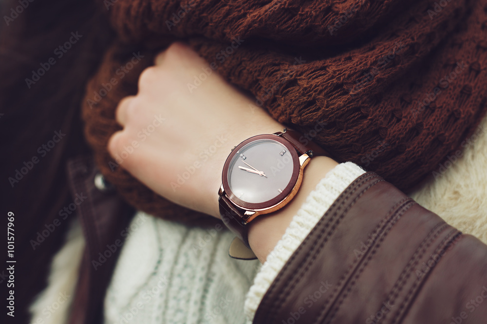 Hand watch girl stylish on sale