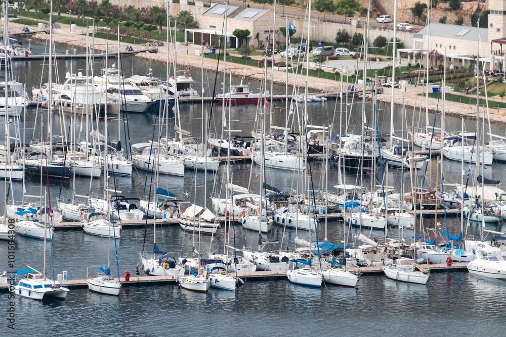 Accumulation of yachts on the water