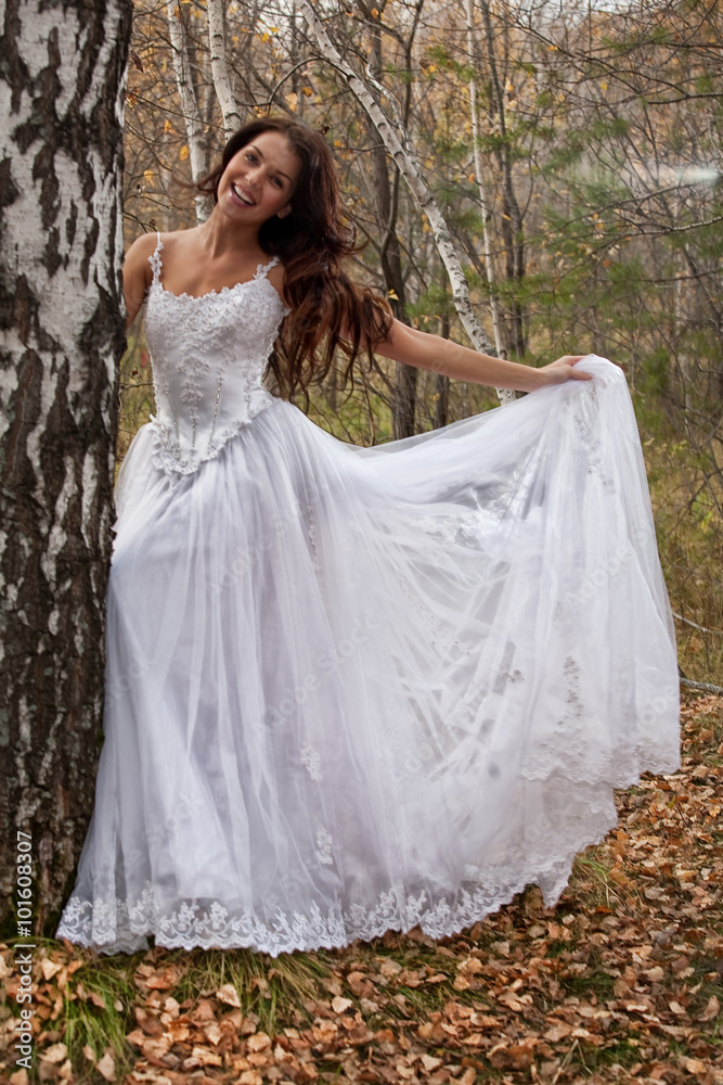Fototapeta premium Young Bride In A Forest