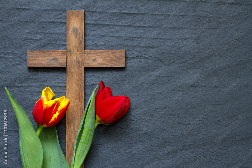 Φωτογραφία Abstract easter tulips and wooden cross on black marble