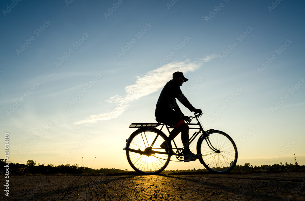 Fototapeta premium Silhouette of cyclist motion on sunset background