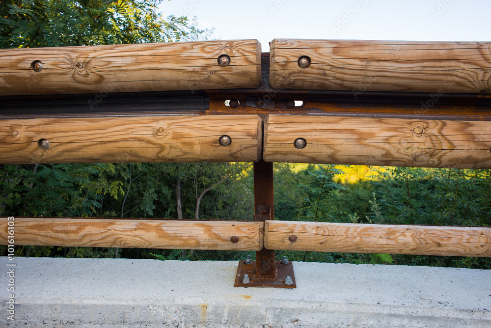 Gard rail, barriere stradali, acciaio e legno Gard rail, barriere stradali, acciaio e legno