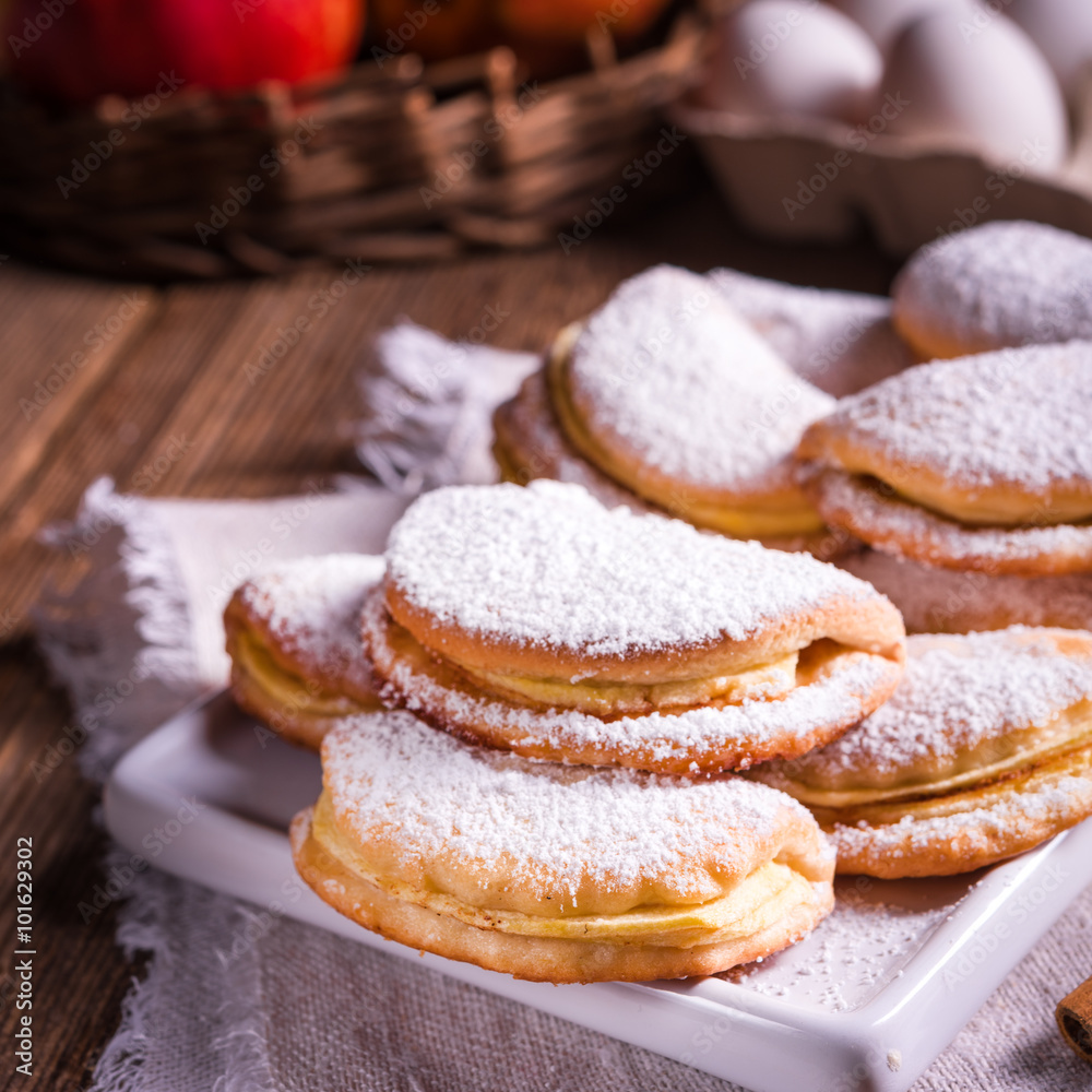 fruity apple cinnamon mostbiscuits fruity apple cinnamon mostbiscuits