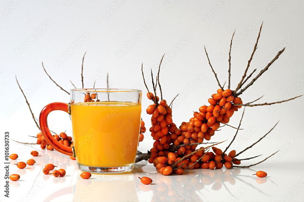 Φωτογραφία Healthy vitamin drink made from sea buckthorn berries in a glass cup and branch with fresh orange berries