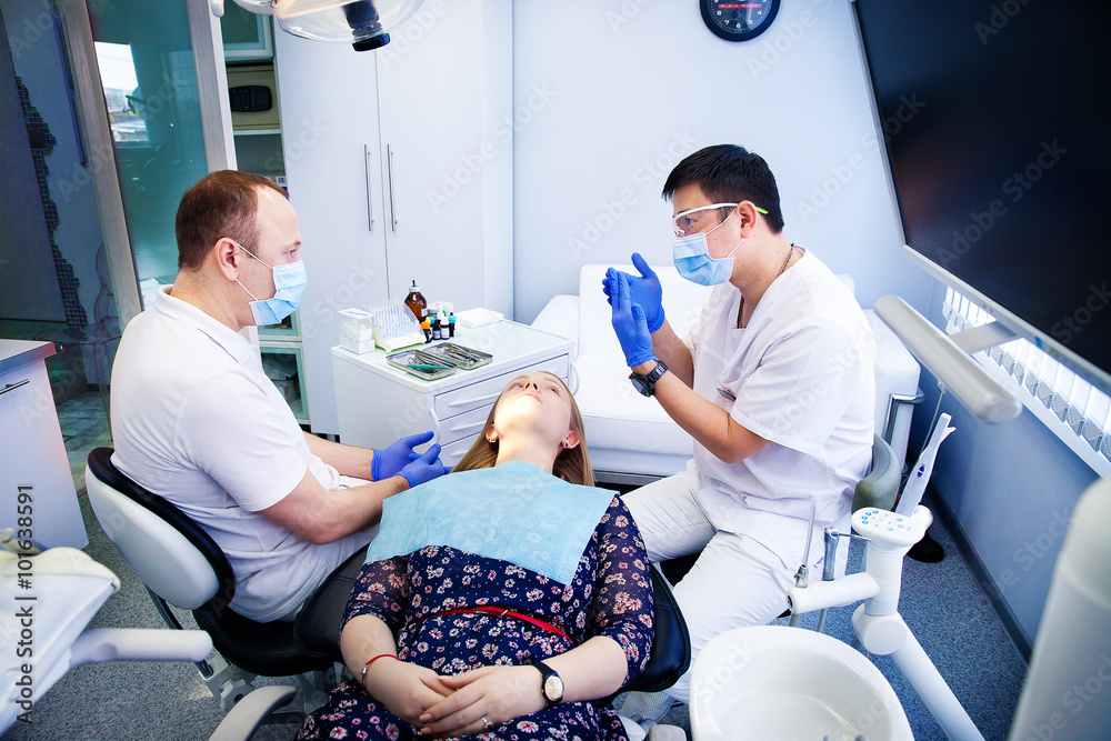 dentist treats teeth dentist treats teeth