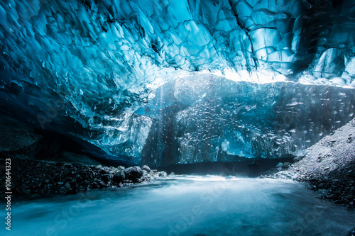 Fotografia Lodowa jama w Iceland głębokim tunelu
