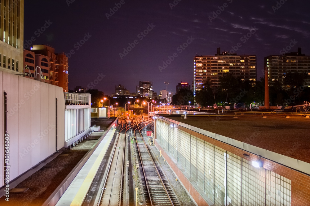 Wall Mural Subway railroad and Davisville station (Toronto) at night