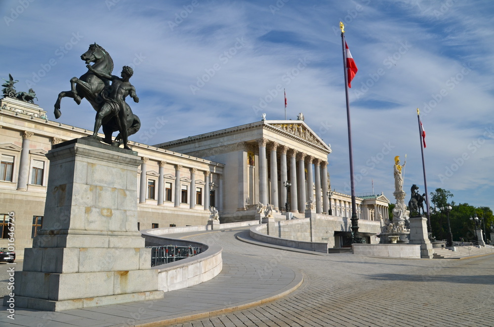 Φωτογραφία Built In 1883 The Austrian Parliament Building (Parlamentsgebaude) in Vienna is where the two houses of the Austrian Parliament conduct their sessions