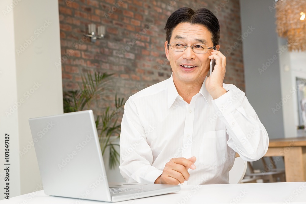 Fotografie Smiling man on a phone call