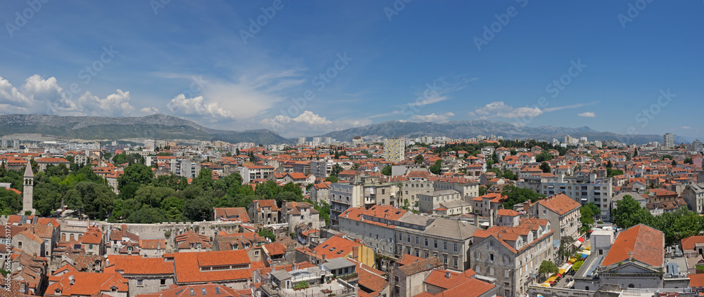 Luftaufnahme des Panoramas der Stadt Split in Dalmatien, Kroatien
