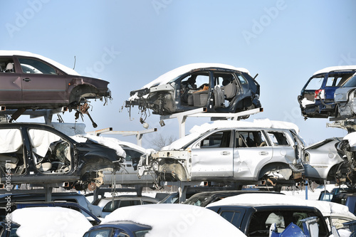 Rows of destroyed cars in accidents used for recycling   © Uzfoto