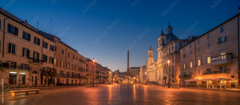Obraz na plátně Rome, Italy: Piazza Navona in the sunrise