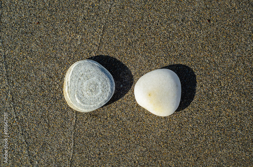piedras en la arena photo