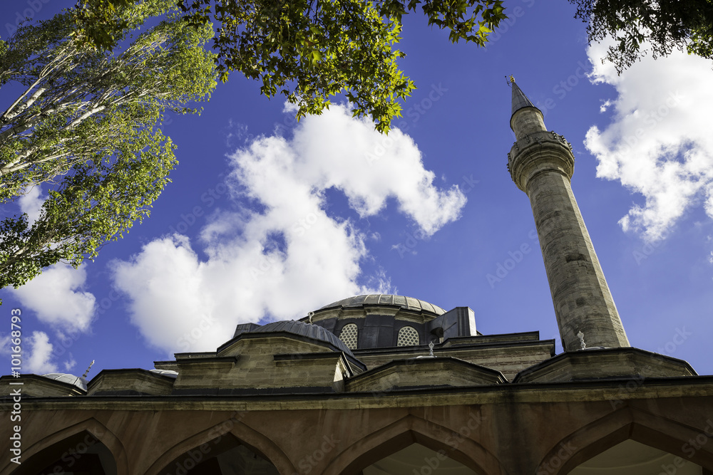Φωτογραφία The Hadim Ibrahim Pasha Mosque, Hadim Ibrahim Pasa Camii, is a 16th-century Ottoman mosque located in the Silivrikapi neighborhood of Istanbul, Turkey