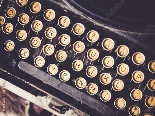 zabytkowe-maszyny-do-pisania-w-ujeciu-vintage