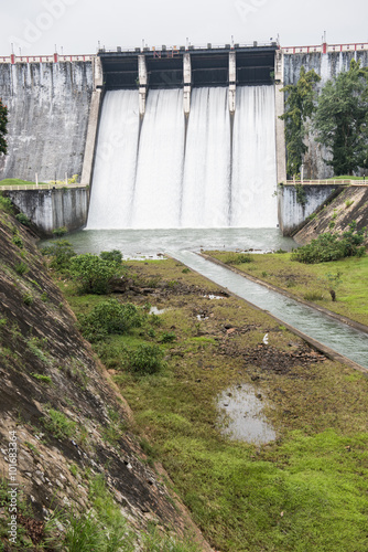 Wallpaper Mural Open water Gates in Neyyar Dam Torontodigital.ca