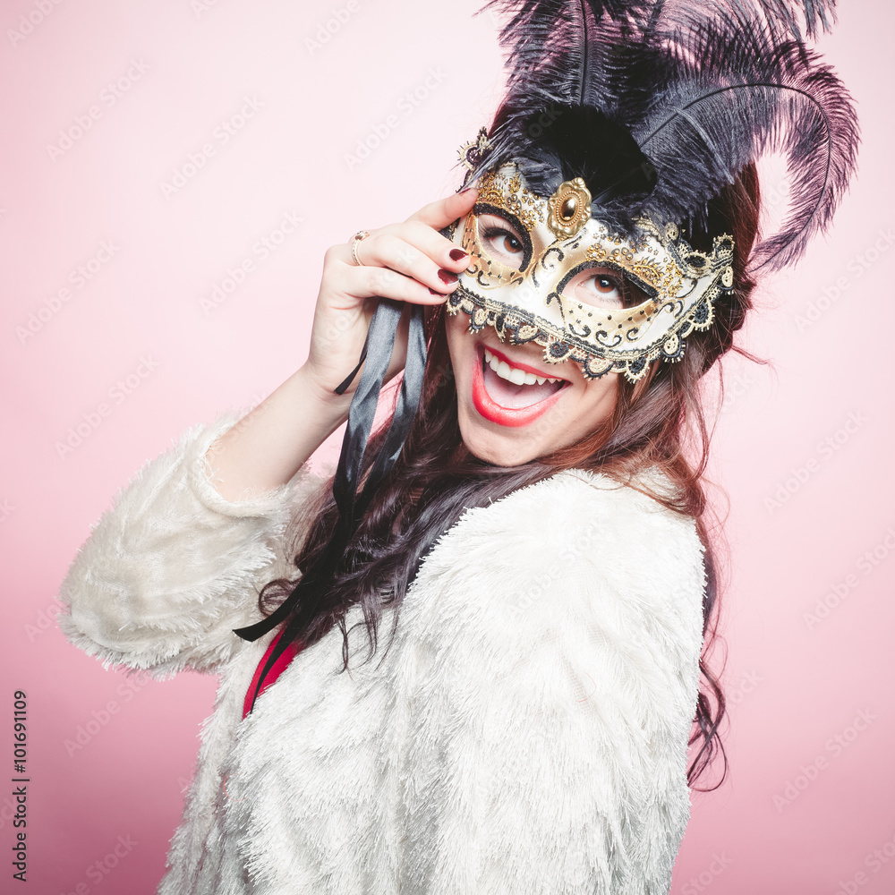 Frau mit venezianischer Maske