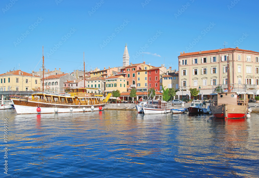 im Hafen des beliebten Touristenortes Rovinj in Istrien an der Adria,Kroatien 
