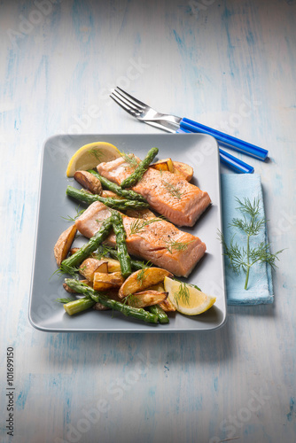 grilled salmon with potatoes and asparagus