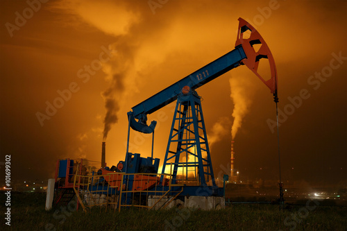 An oil pump jack photo