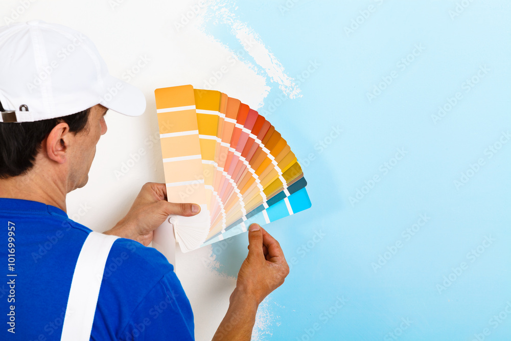 Fotografie painter man looking a color palette